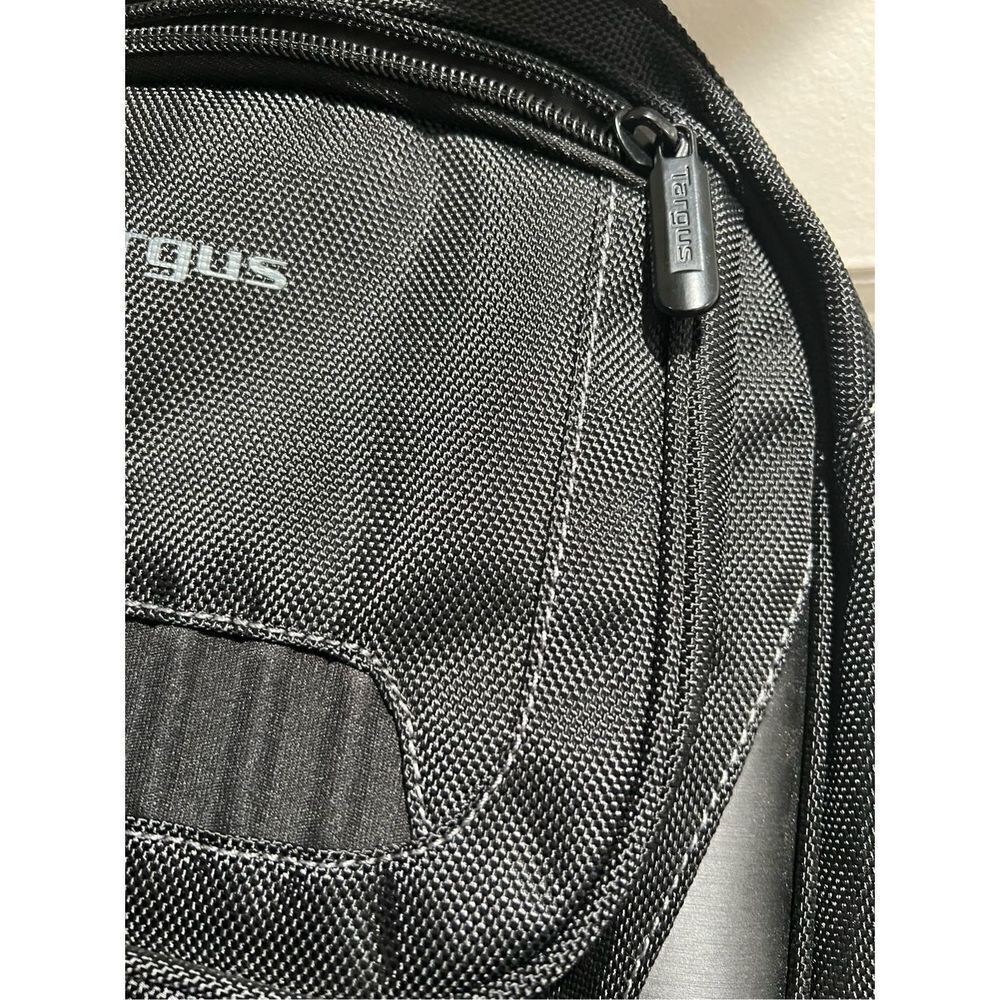 Targus 15.6" Legend IQ Backpack - Picture 3 of 9